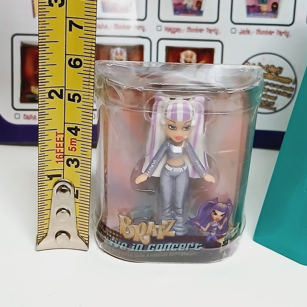 Mini Bratz Series 3 Live In Concert Dana - Picture 5 of 6